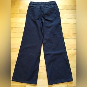 Isaac Mizrahi wide leg black denim jeans in like new condition, size 2.